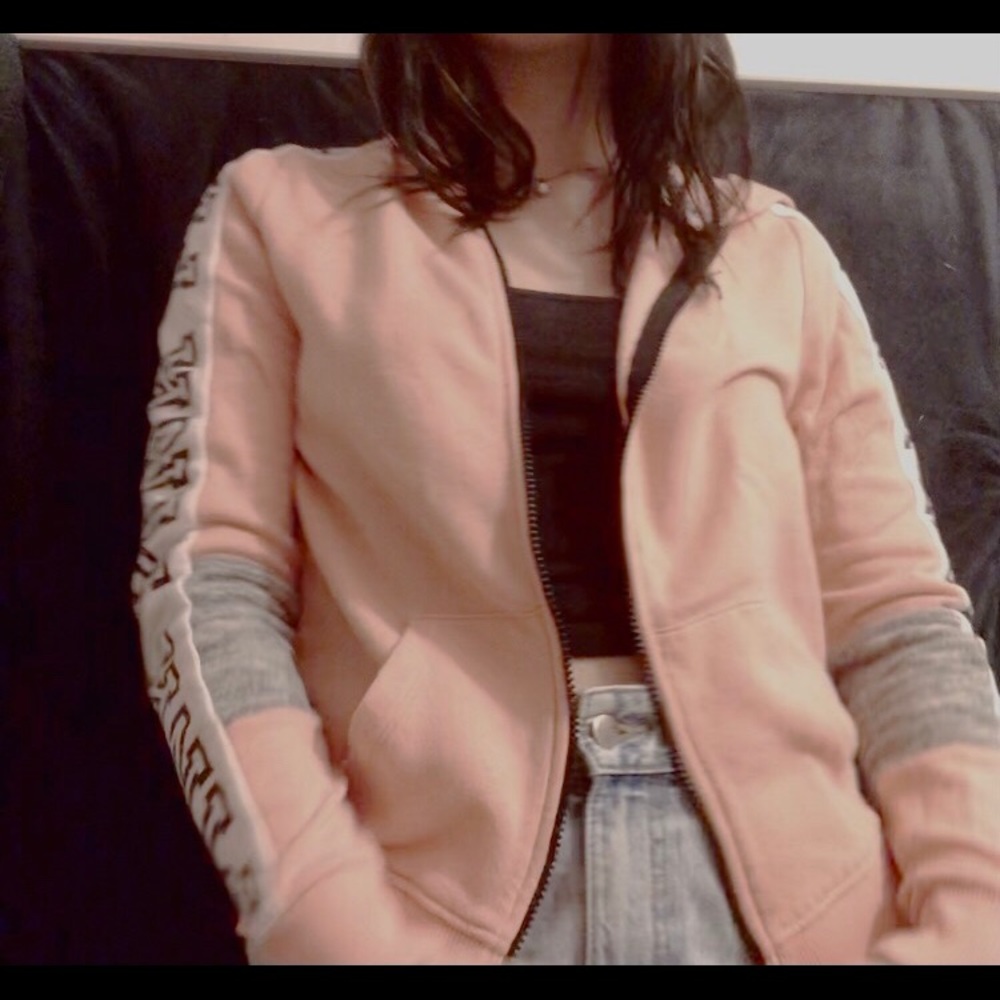 Superrrr cute bright pink top from Pink.